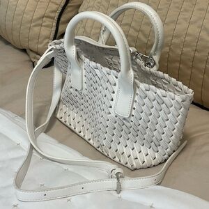 Elegant White Woven Handbag